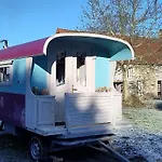 مكان تخييم Chez Marie Roulotte *