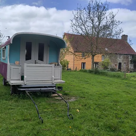 Chez Marie Roulotte Camping *