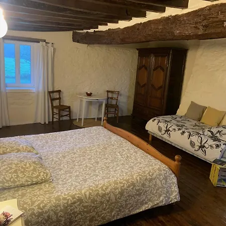 مكان تخييم Chez Marie Roulotte